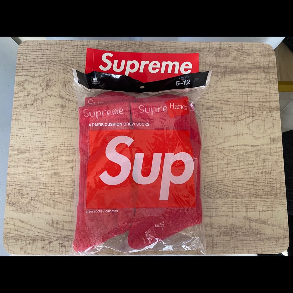 Supreme x Hanes Red Crew Socks 4-pairs